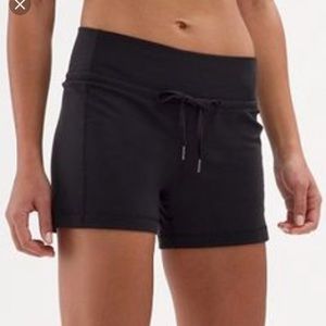 LULULEMON knockout shorts